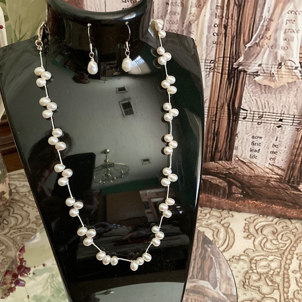 Elegant Pearl Necklace and Earring Set